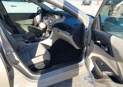 2017 Honda Accord Lx z USA, uszkodzony, nr VIN 1HGCR2F30HA139374